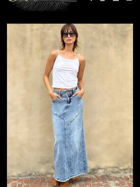 Wash  Lab Denim Maxi Skirt with rough bottom 3 button waist 29 sz